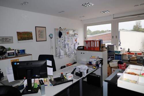 Büro1.JPG - BüroetageOffice 183m². 10 Büros, Inventar kann teilw. übernommen werden.