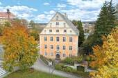 Frontansicht - Herrschaftliches Anwesen (ehemaliges Pfarrhaus und Gerichtsgebäude) - leerstehend