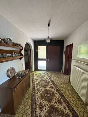  Diele mit Blick zum Eingangsbereich - 