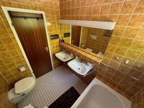  Badezimmer im Erdgeschoss - 