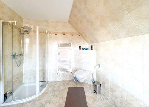 ...und diesem Familienbad - 