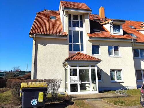 Ansicht - Hauseingang - 2 Zimmer Etagenwohnung zum Kaufen in Neubrandenburg