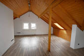 Bild1 - Uriges 1-Zimmer-Apartment mit EBK und Carport in Dörfles-Esbach