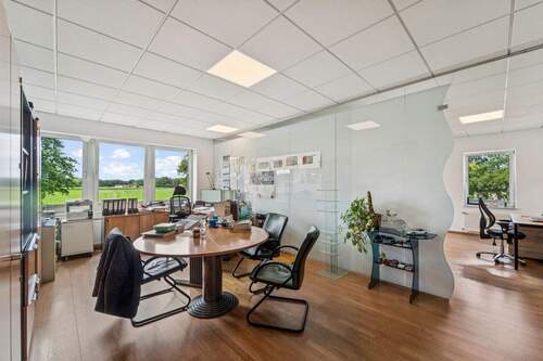 Büro Obergeschoss - Büro mit 199,00 m² in Hude (Oldenburg) / Altmoorhausen zur Miete