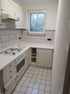 03_Kueche_Praktische Küche mit - 3 Zimmer Etagenwohnung in Frankfurt
