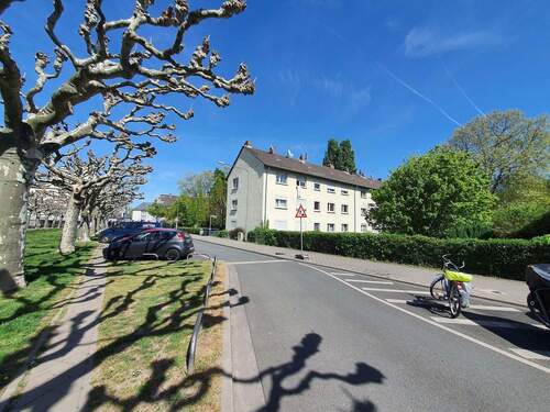 08 Lage Schöne Alle mit Parkpl - 