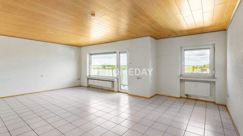 Wohnzimmer 1 - 4 Zimmer Etagenwohnung zum Kaufen in Köln