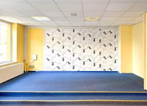 Helle Gewerbefläche im Erdgeschoss - 5 Zimmer Mehrfamilienhaus, Wohnhaus in Seehausen