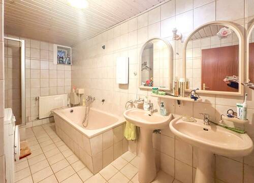 ...modernes Familienbad - 