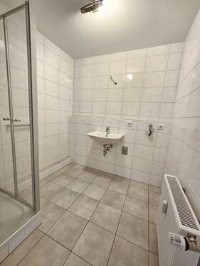 Badezimmer mit Dusche - 3 Zimmer Etagenwohnung in Stein