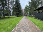 Mehrfamilienhaus mit Fussweg - 