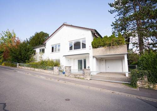 AUSSENANSICHT - Großzügiges Einfamilienhaus mit weitläufigem Grundstück & vielfältigem Nutzungspotenzial in Tuttlingen