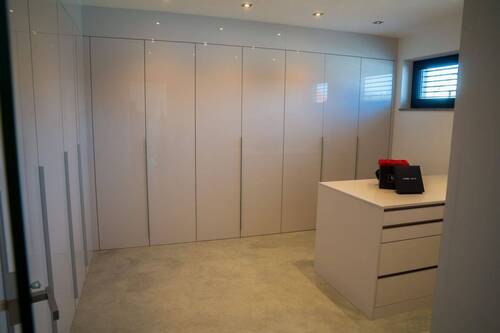 Ankleide mit Einbauschränken - 