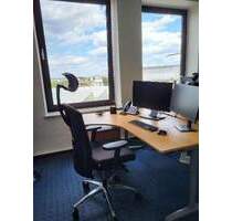 Moderne Schreibtischplätze in Münchens offener Bürogemeinschaft