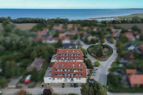 Luftaufnahme - Erholung pur mit Blick auf Feld und Bodden: 2-Zi.-Maisonette nur 500m vom Gollwitzer Strand