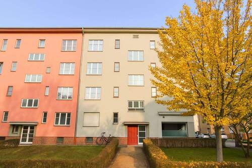 Fassade - Vermietet: Gepflegte 2-Zimmer-ETW mit Balkon und Kellerabteil im Kissingenviertel (Denkmalschutz)