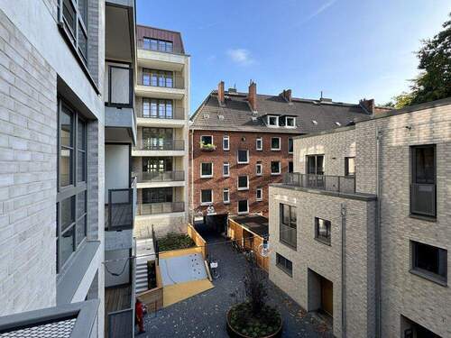 INNENHOFSITUATION - 4 Zimmer Etagenwohnung zum Kaufen in Hamburg