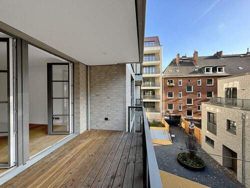 SÜD-/ OSTBALKON / BLICK IN DEN INNENHOF - 4 Zimmer Etagenwohnung in Hamburg