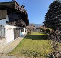 Sanierungsbedürftiges Einfamilienhaus Zweifamilienhaus in Inzell-Gschwall