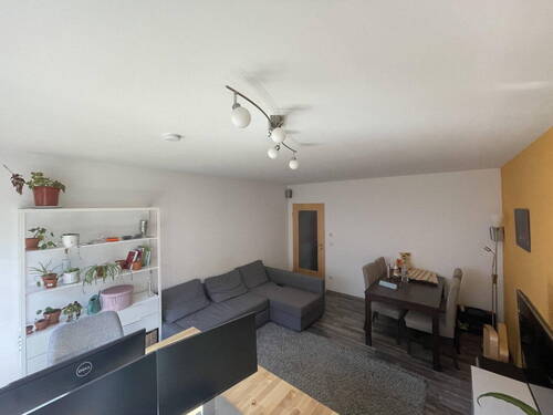 Wohnzimmer - 2 Zimmer Etagenwohnung zum Kaufen in München