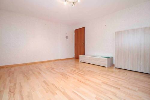 Schlafzimmer EG - Einfamilienhaus mit 176,20 m&sup2; in Grävenwiesbach zum Kaufen