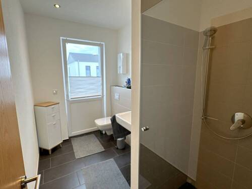 Bad mit Dusche - 