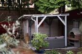 Loungebereich und Archivraum - 