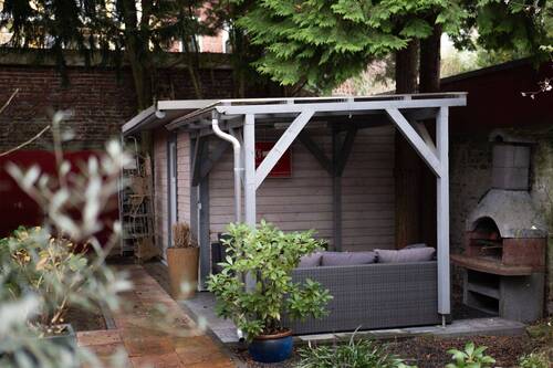 Loungebereich und Archivraum - 