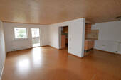 Bild1 - Großzügige 2-Zimmer-Wohnung mit Einbauküche und Balkon in Dörfles-Esbach