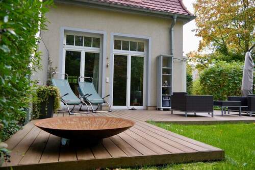 Garten + Terrasse mit Feuerstelle - 