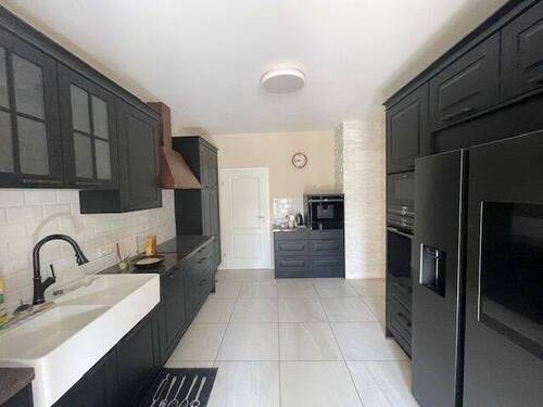 Küche mit hochwertiger EBK - 