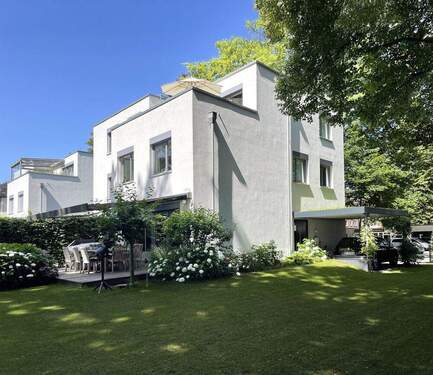 GARTENANSICHT - IHR FAMILIENDOMIZIL IM GRÜNEN ALSTERDORF