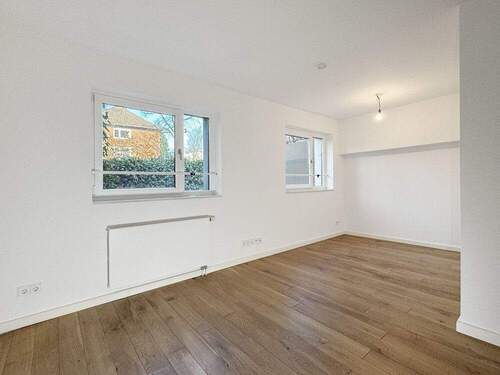 AUSGEBAUTES ZIMMER IM KELLER - 