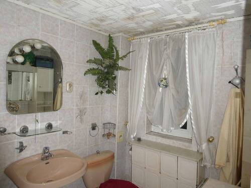 Bad mit Fenster.JPG - 