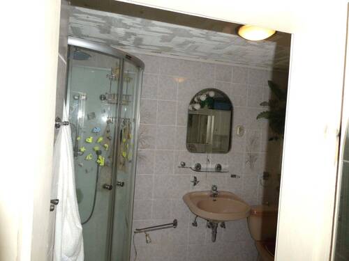Bad mit Dusche.JPG - 