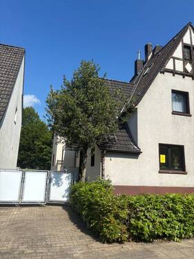 Vorderansicht - Einfamilien-Doppelhaushälfte in ruhiger Wohnlage von Gelsenkirchen-Erle