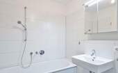 Bad mit Wanne - 