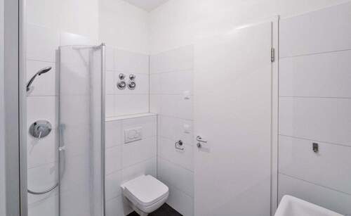 Gäste-WC mit Dusche - 