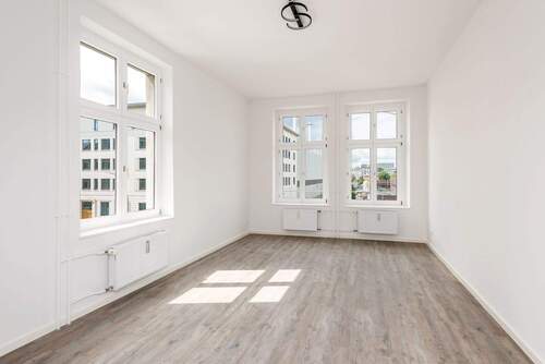Arbeitszimmer - Bezugsfreie 3-Zimmerwohnung im Herzen von Mitte