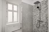 Dusche - 3 Zimmer Etagenwohnung in Berlin