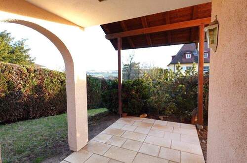 Überdachte Terrasse - 3 Zimmer Doppelhaushälfte zum Kaufen in Pforzheim