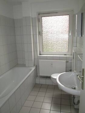 Badezimmer - 3 Zimmer Etagenwohnung zur Miete in Salzgitter