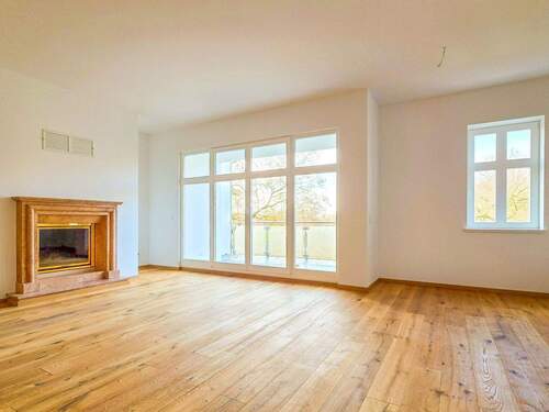 Toller Wohnraum mit Kamin - 4 Zimmer Etagenwohnung zum Kaufen in Leipzig