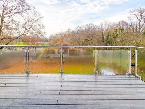 Balkon mit grunem Blick - 