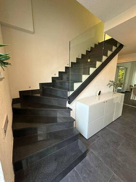 Treppe Hauptwohnung - 6 Zimmer Einfamilienhaus in Nürtingen