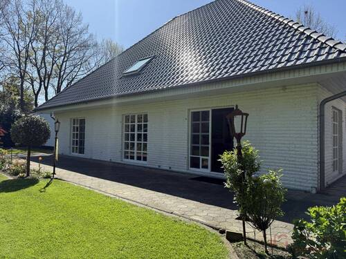 Garten - IMMOBILIEN GUMNIOR präsentiert: Stilvoller Bungalow mit großzügigem Raumkonzept in Spelle