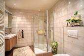 Bad im Erdgeschoss mit Dusche - 