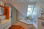 Bad im Dachgeschoss - 