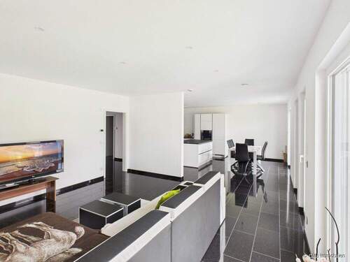 Blick vom Wohnzimmer in Richtung Esszimmer - 