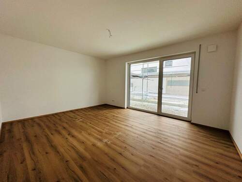 Schlafzimmer mit Zugang zur Terrasse - 3 Zimmer Etagenwohnung in Ravensburg